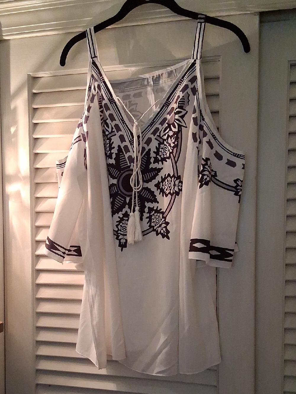 No Brand White Cold-Shoulder Embroidered Boho Blouse